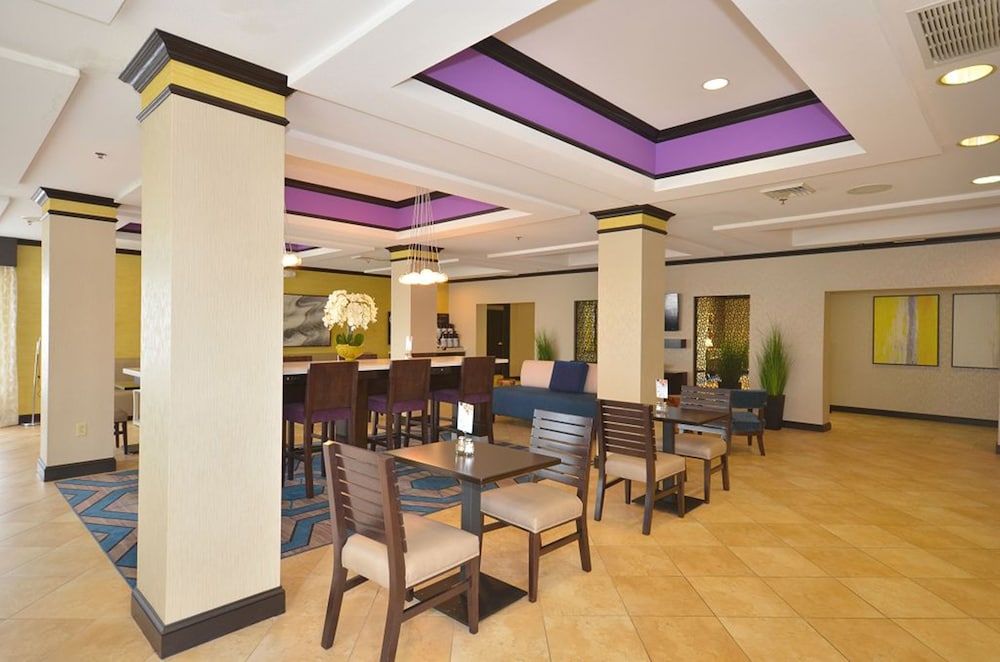 Holiday Inn Express & Suites Farmington by IHG - photo 34