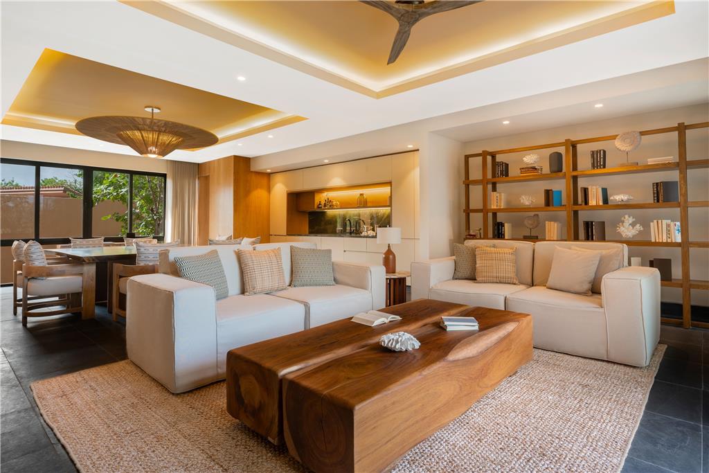 BTMXMY THREE BEDROOM FAMILY RESIDENCE LIVING ROOM