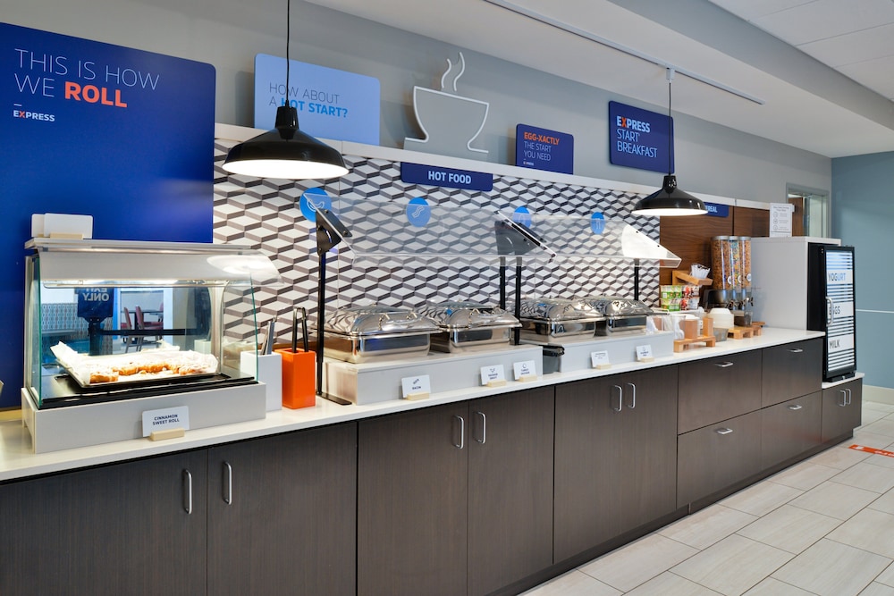 Holiday Inn Express Orlando South Park by IHG - photo 67