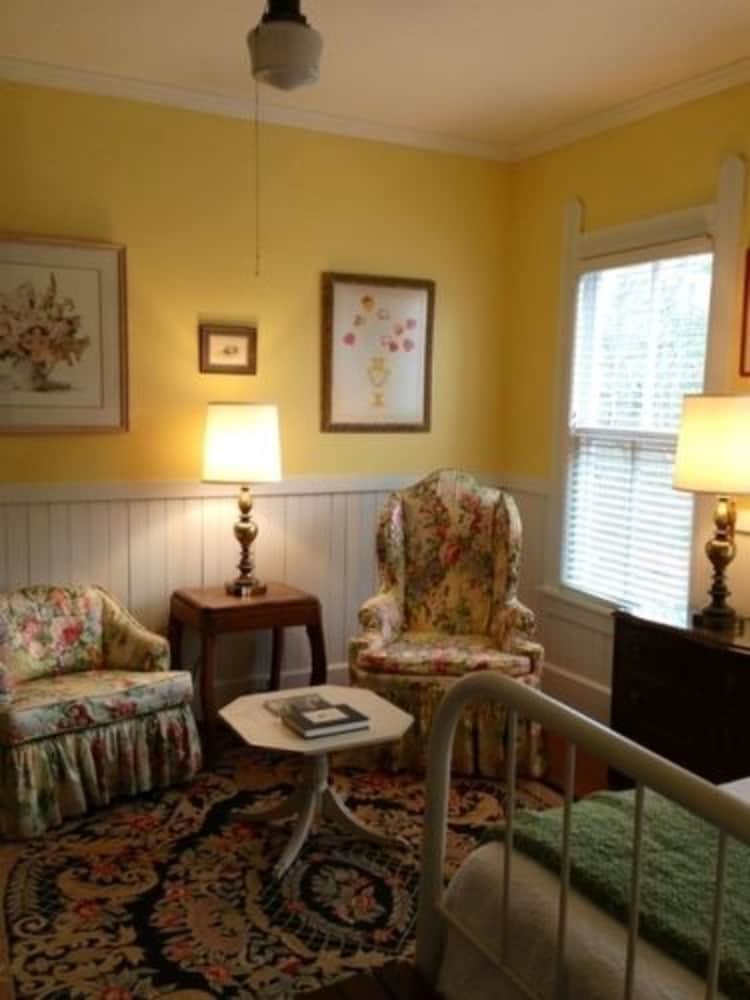Edgeworth Inn - photo 16
