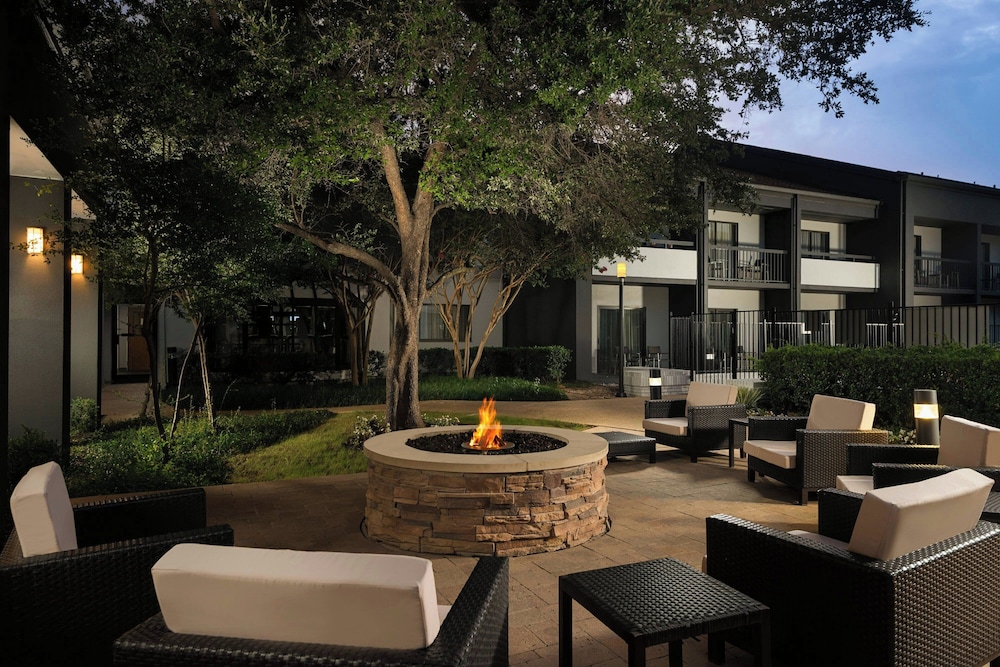 Courtyard by Marriott Dallas Fort Worth Bedford - photo 23