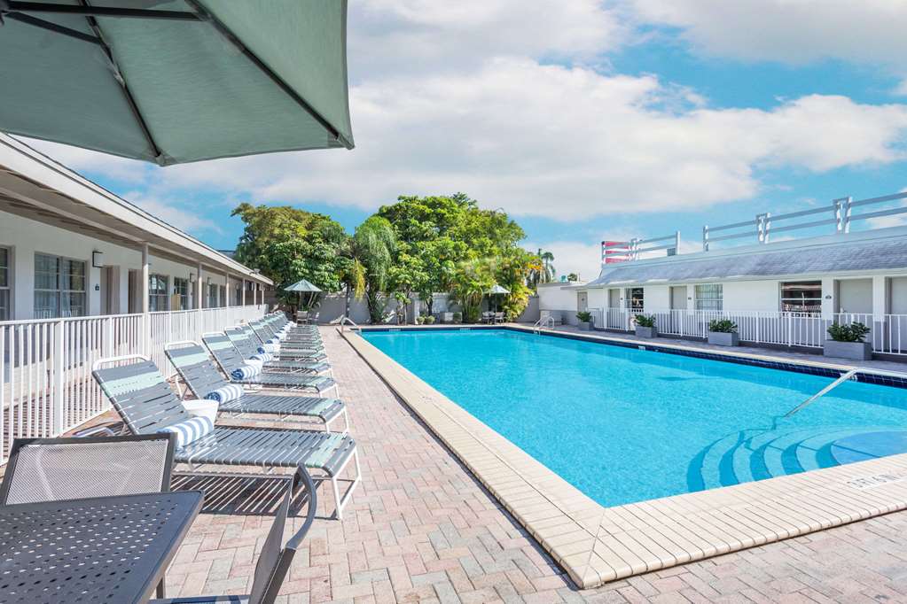 Days Inn by Wyndham Miami Airport North - photo 8