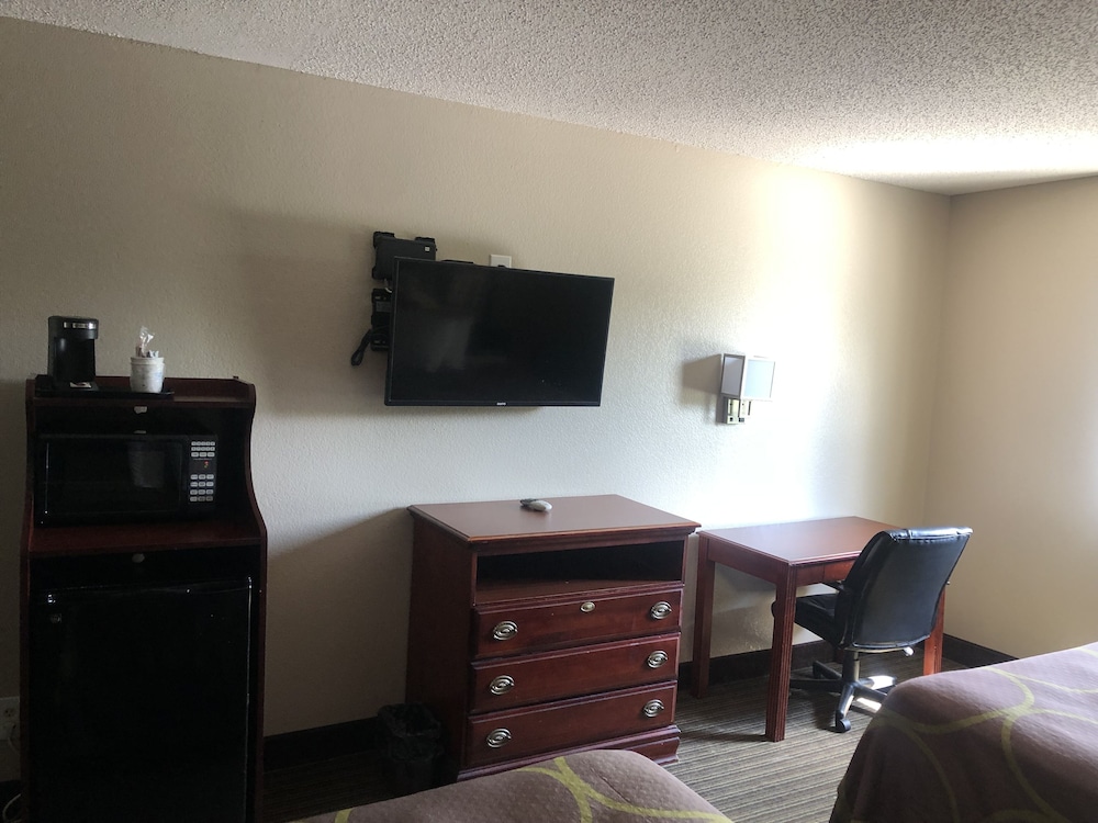 Super 8 by Wyndham Neosho - photo 37