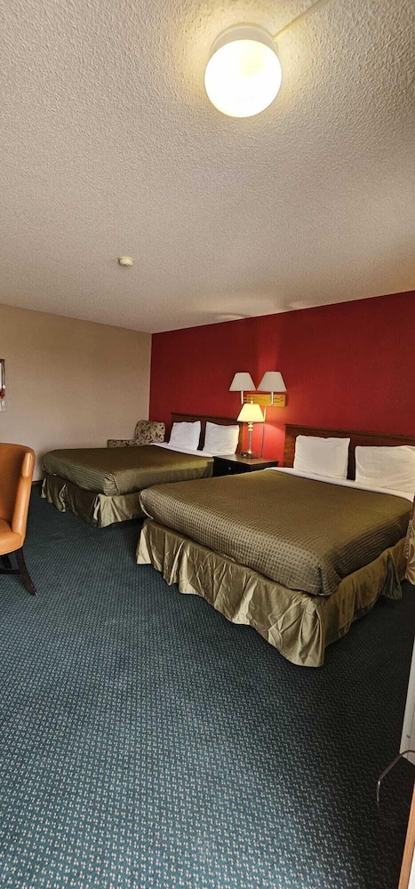 Colonial Inn Dyersville — hotel in Dyersville