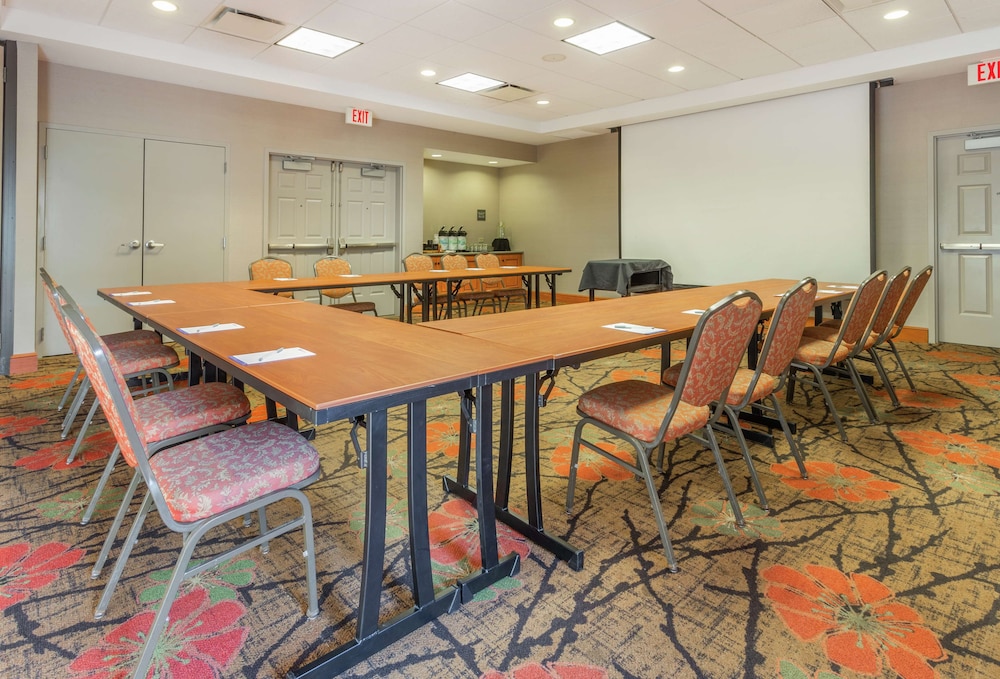 Hilton Garden Inn Chicago Tinley Park - photo 38