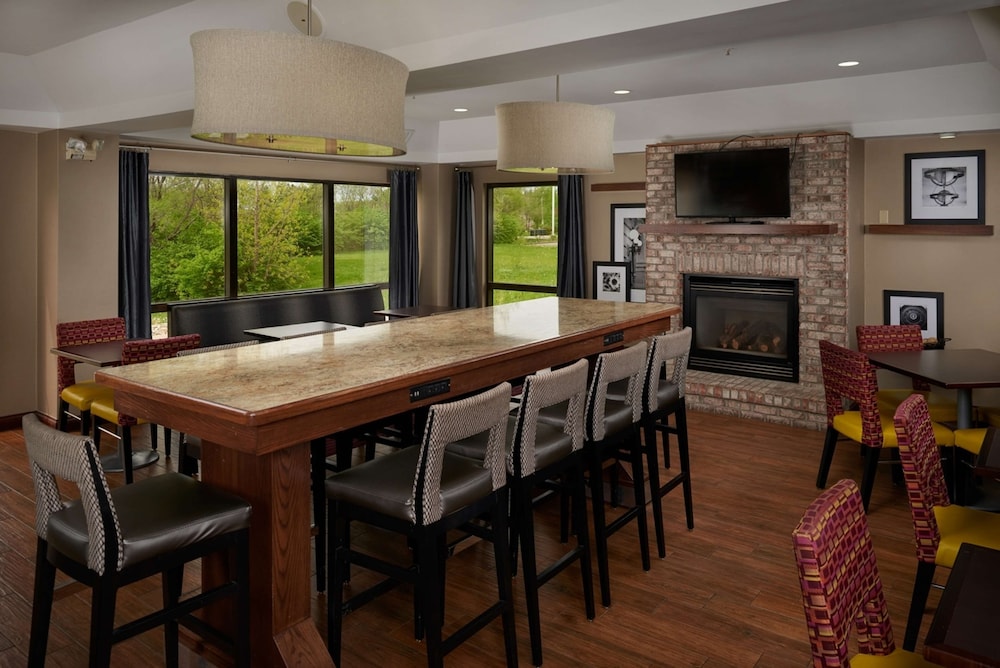 Hampton Inn Shelbyville - photo 3