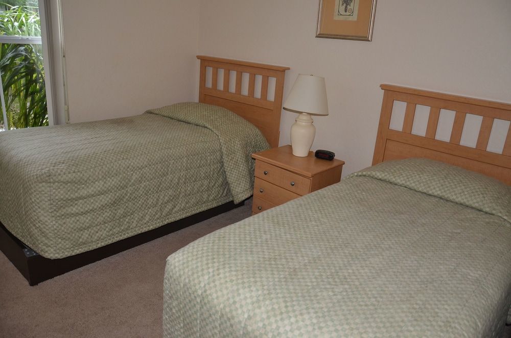 Traditional 4 Bed 3.5 Bath Townhome - photo 7