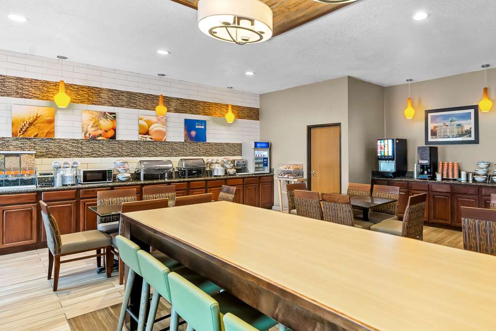 Comfort Suites Vincennes - photo 29