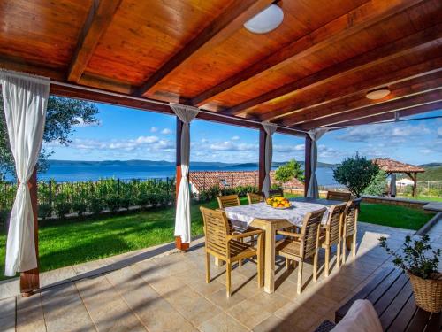 Holiday Home Villa Bugenvila by Interhome — 4-Star Luxury Hotel in Ugljan, Croatia