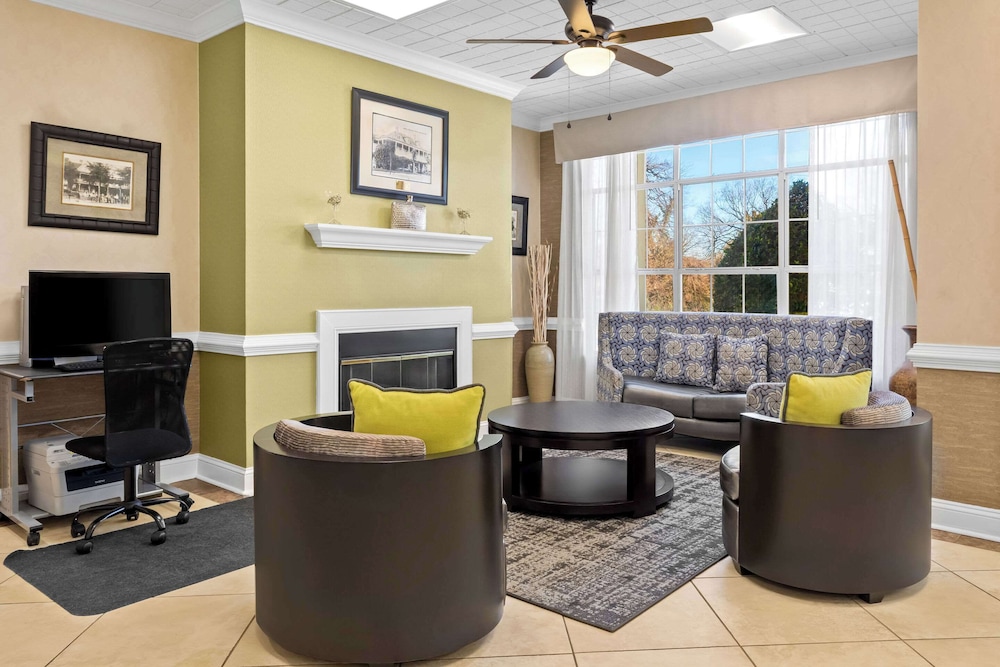 Quality Inn Fayetteville near Historic Downtown Square - photo 4