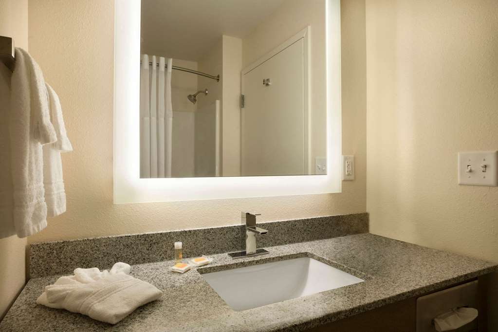 Days Inn & Suites by Wyndham Caldwell - photo 8