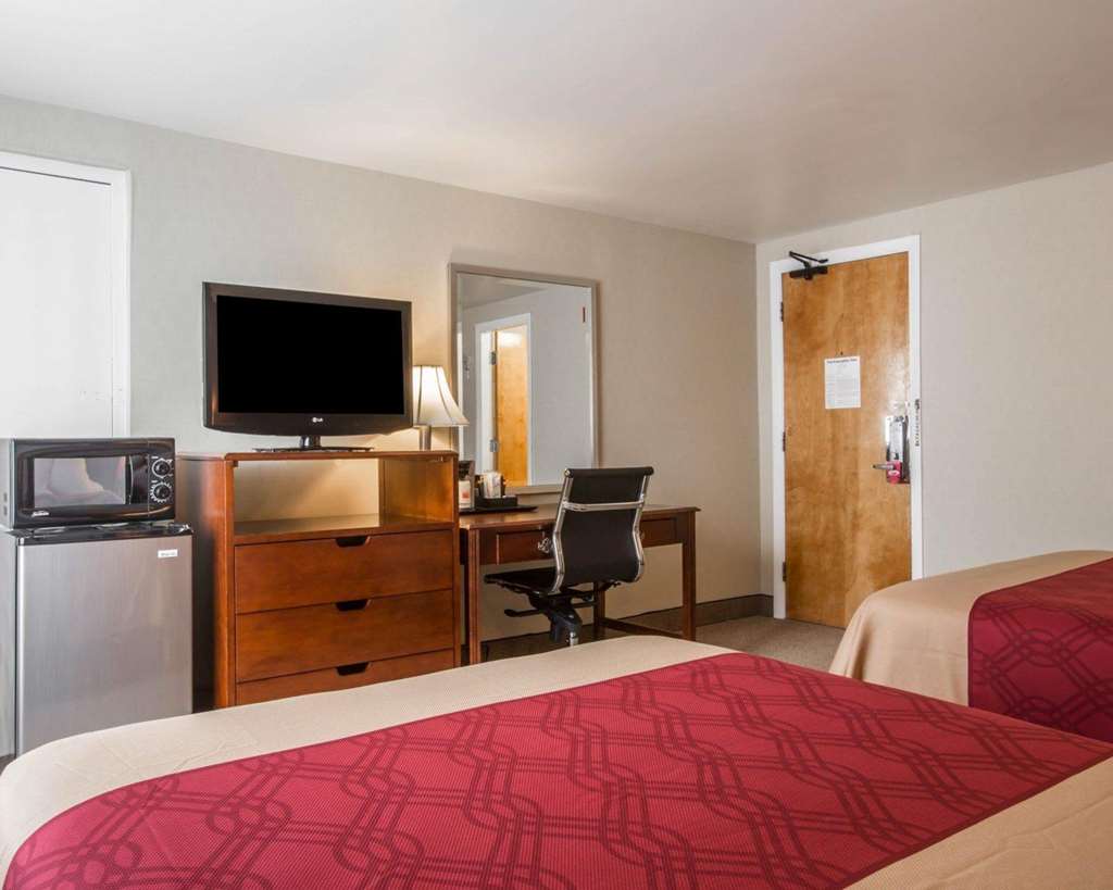 Econo Lodge Lake Region - photo 10