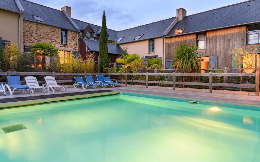 Résidence Lagrange Vacances Les Hauts de la Houle — 4-Star Luxury Hotel in Cancale, France