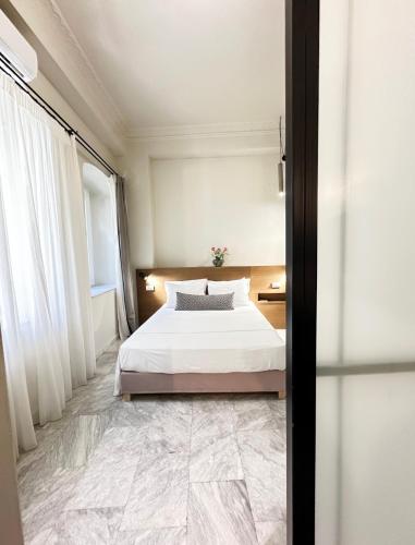 Oiko Mini Suites - carbon neutral hotel in Ermoupolis