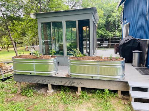 Bastrop Tiny Disc Golf Retreat & climatized pool — hotel in Bastrop
