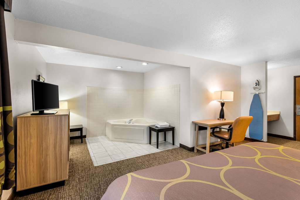 Super 8 by Wyndham Oelwein - photo 34