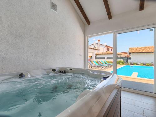 Villa Alba Bianca by Interhome — 4-Star Luxury Hotel in Liznjan, Croatia