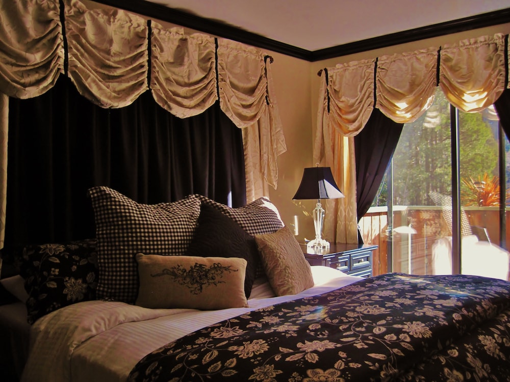 The North Shore Inn - photo 11