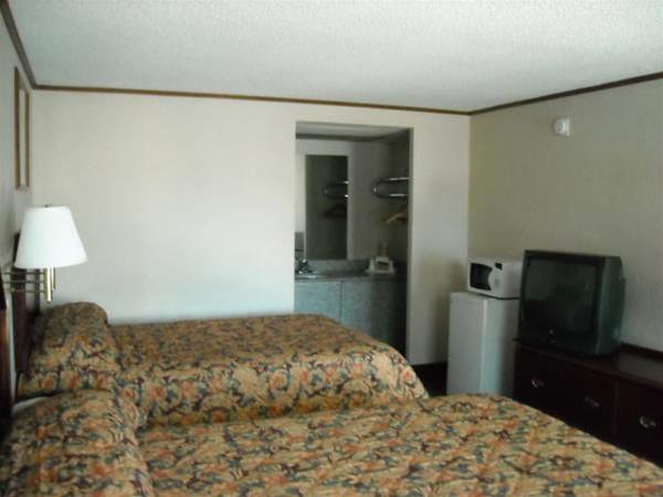 Red Carpet Inn - photo 11