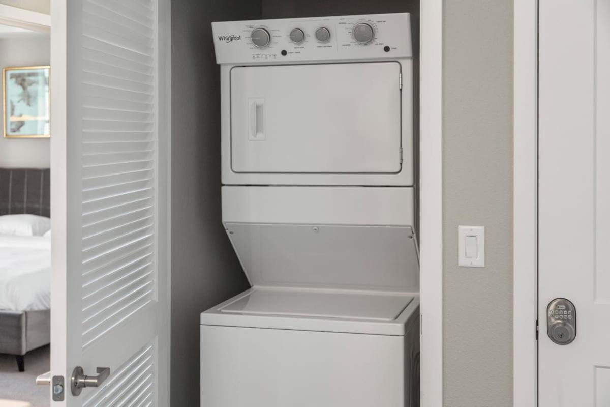 Chic Apt W Jacuzzi Pool Bbq & Mountain Views