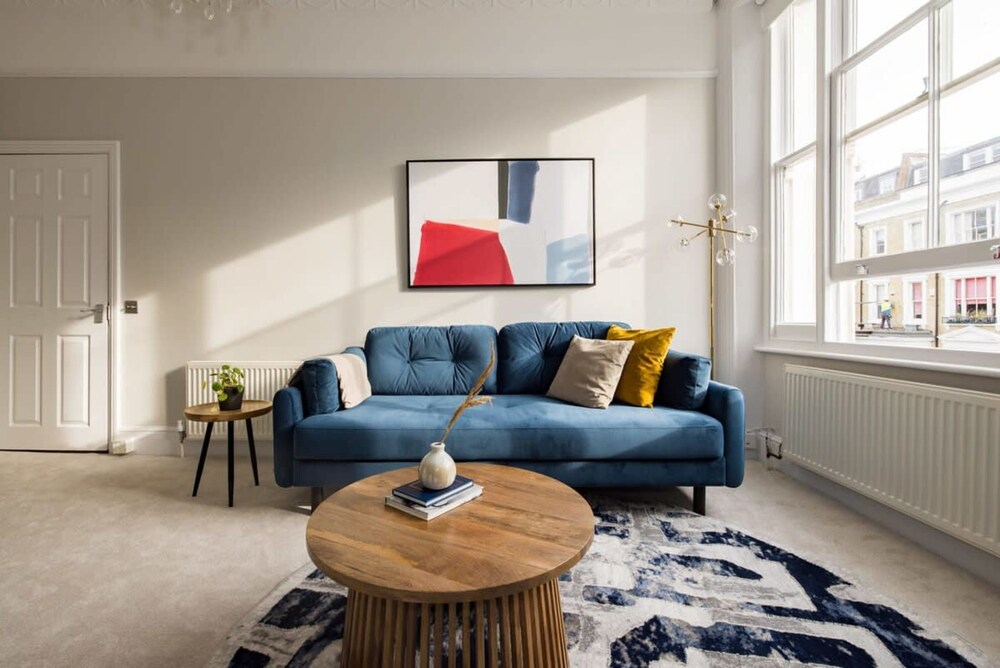 Chic & Sunlit Earls Court Flat — 4-Star Luxury Hotel in London, United Kingdom