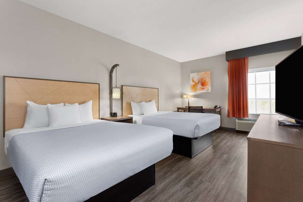 La Quinta Inn & Suites by Wyndham Ft. Pierce - photo 10