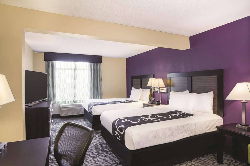 La Quinta Inn & Suites by Wyndham Clearwater South - photo 21