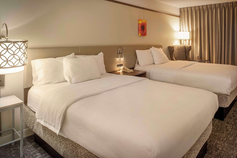 Hilton Garden Inn Chesterfield - photo 17