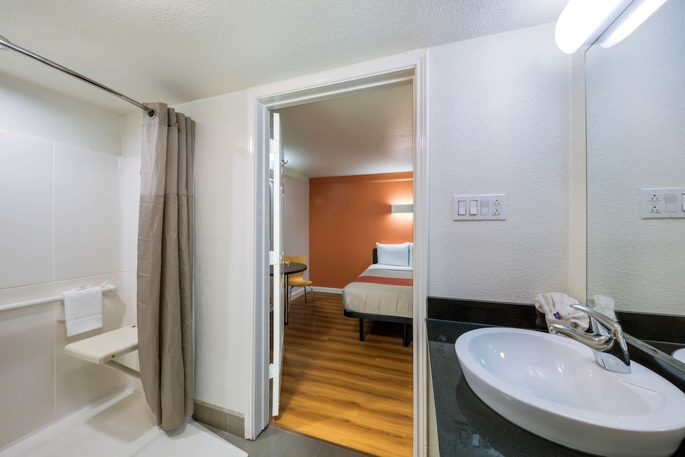 Motel 6 Dallas TX Farmers Branch - photo 18