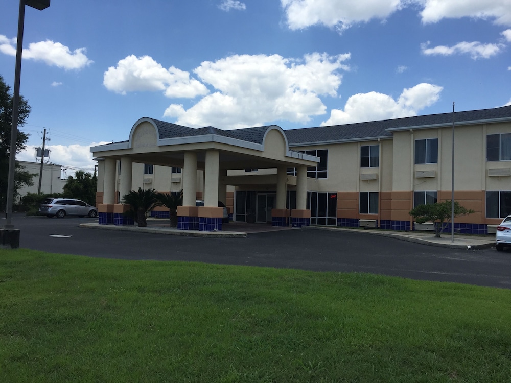 Regency Inn - carbon neutral hotel in Milton