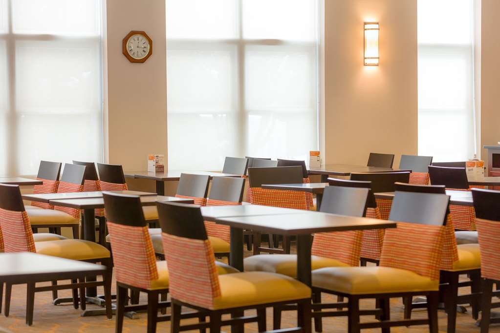 Comfort Inn & Suites Near Burke Mountain - photo 39