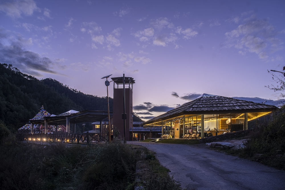 Shujiawuxiangluoguqingtubuminsu in Qamdo, People's Republic of China