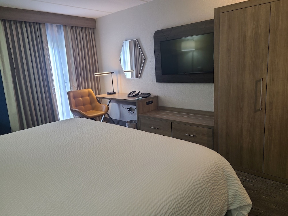 Holiday Inn Express & Suites Ft. Lauderdale N Exec Airport by IHG - photo 29