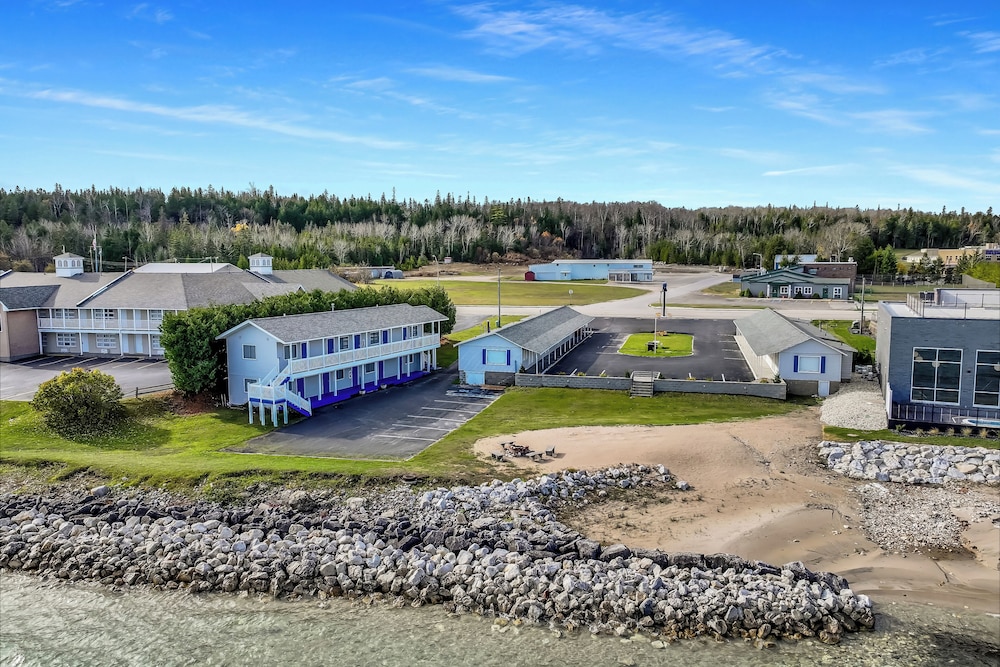 Bayview Lakefront Motel - photo 16
