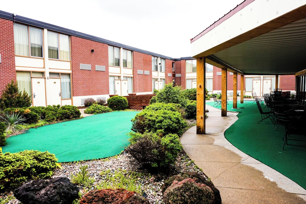 Boarders Inn & Suites by Cobblestone Hotels Grand Island - photo 55