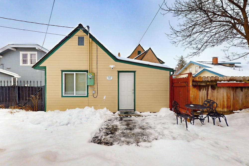 1br Sunlit Retreat With Patio Near Golf And Parks — Klamath Falls
