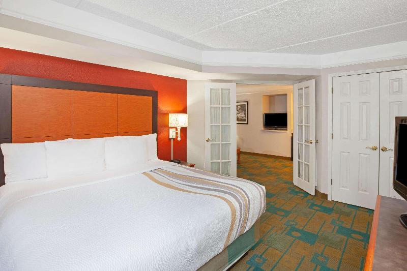La Quinta Inn & Suites Houston Galleria Area - photo 17