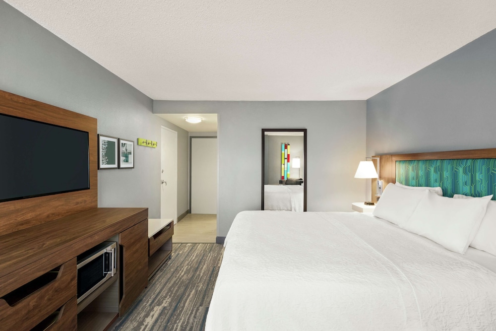 Hampton Inn & Suites Fort Lauderdale Airport - photo 12