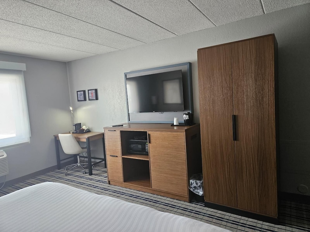 AmericInn by Wyndham Albert Lea - photo 13