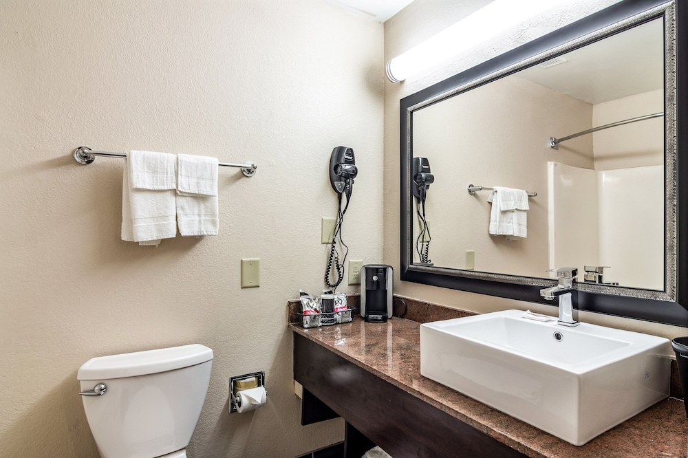 Red Roof Inn PLUS & Suites Atlanta Airport South - photo 19
