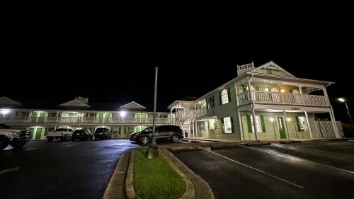 Key West Inn Chatsworth - photo 24