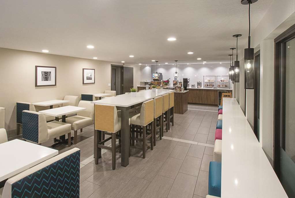La Quinta Inn & Suites by Wyndham Portland NW - photo 10