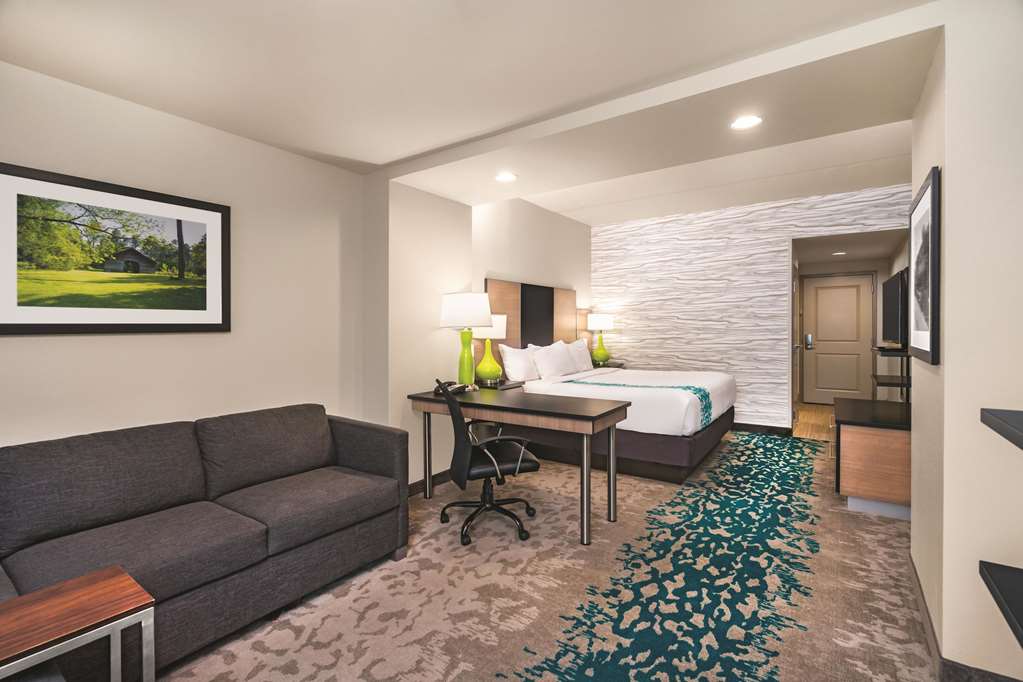 La Quinta Inn & Suites by Wyndham Cleveland TN - photo 16