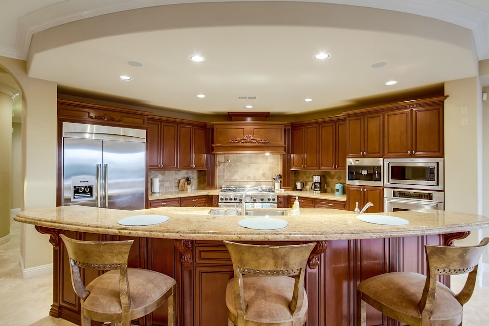 Tropical 5BR La Jolla Retreat by NamaStay - photo 34