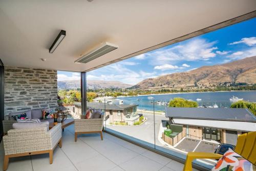Luxury Lake View Apartment — 4-Star Luxury Hotel in Wanaka, New Zealand
