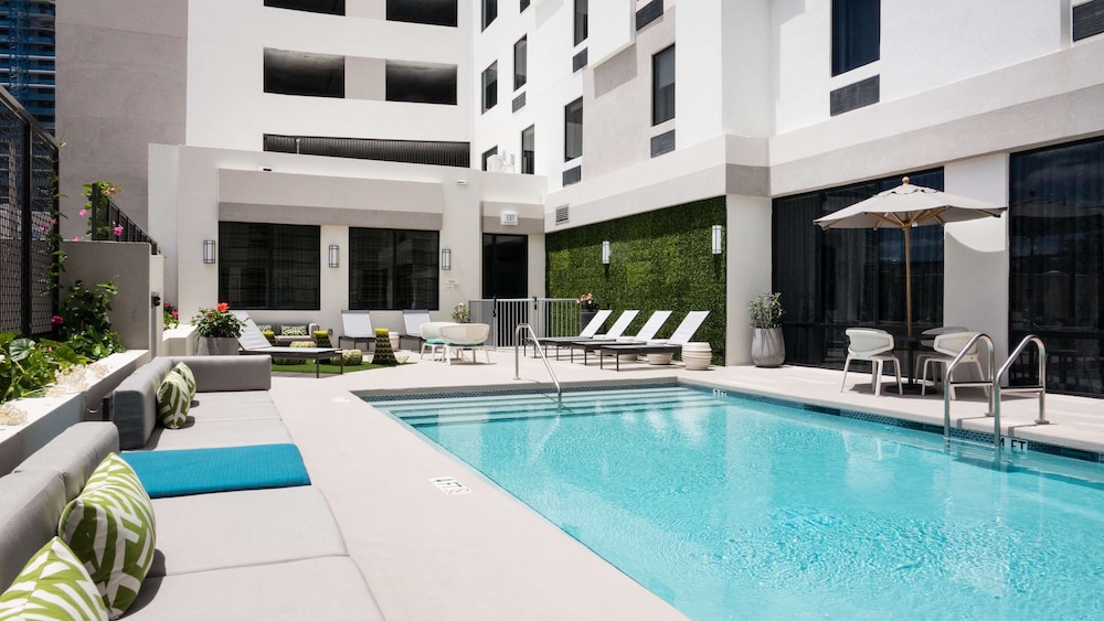 Hampton Inn & Suites Miami Wynwood Design District - photo 33