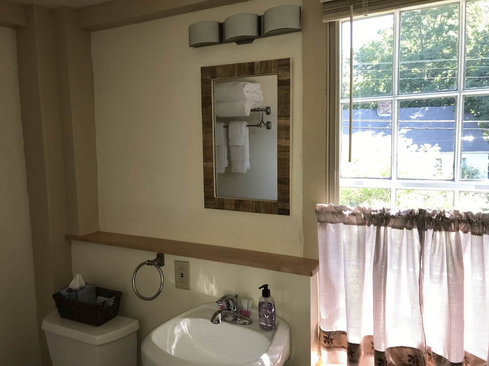 Spring Hill Inn - photo 17