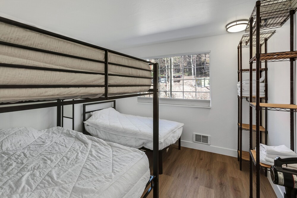 Beautiful Ski in ski out Condo Located On The Eagle Point Resort 1 Bedroom Condo by RedAwning - photo 3