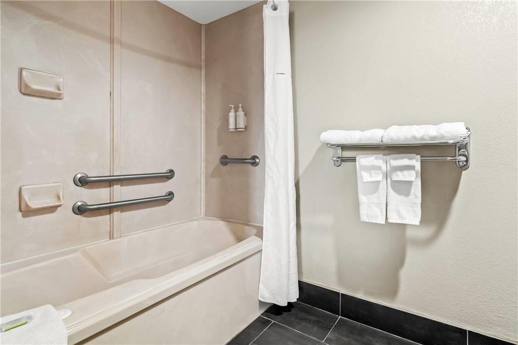 Days Inn by Wyndham Nacogdoches SFA University Downtown - photo 13