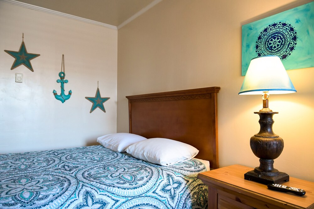The Shores Inn and Beach Houses - photo 7